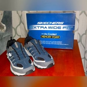 Men's Sketchers size 13 Extra Wide
